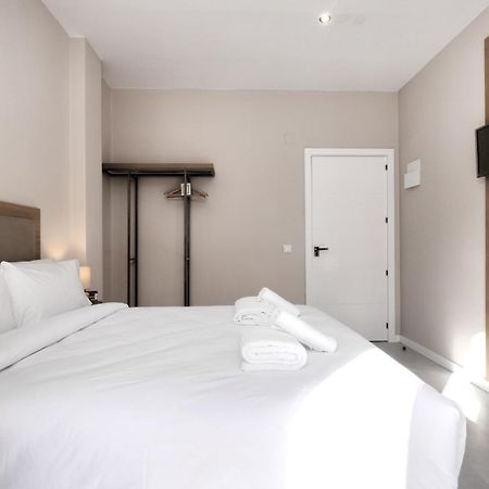 Hostal Puerta Almar Estepona Exterior photo