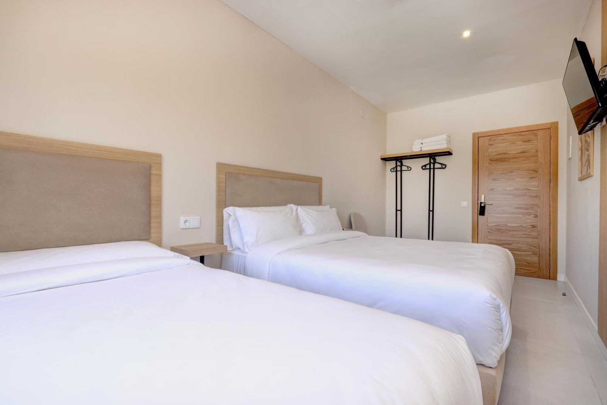 Hostal Puerta Almar Estepona Exterior photo