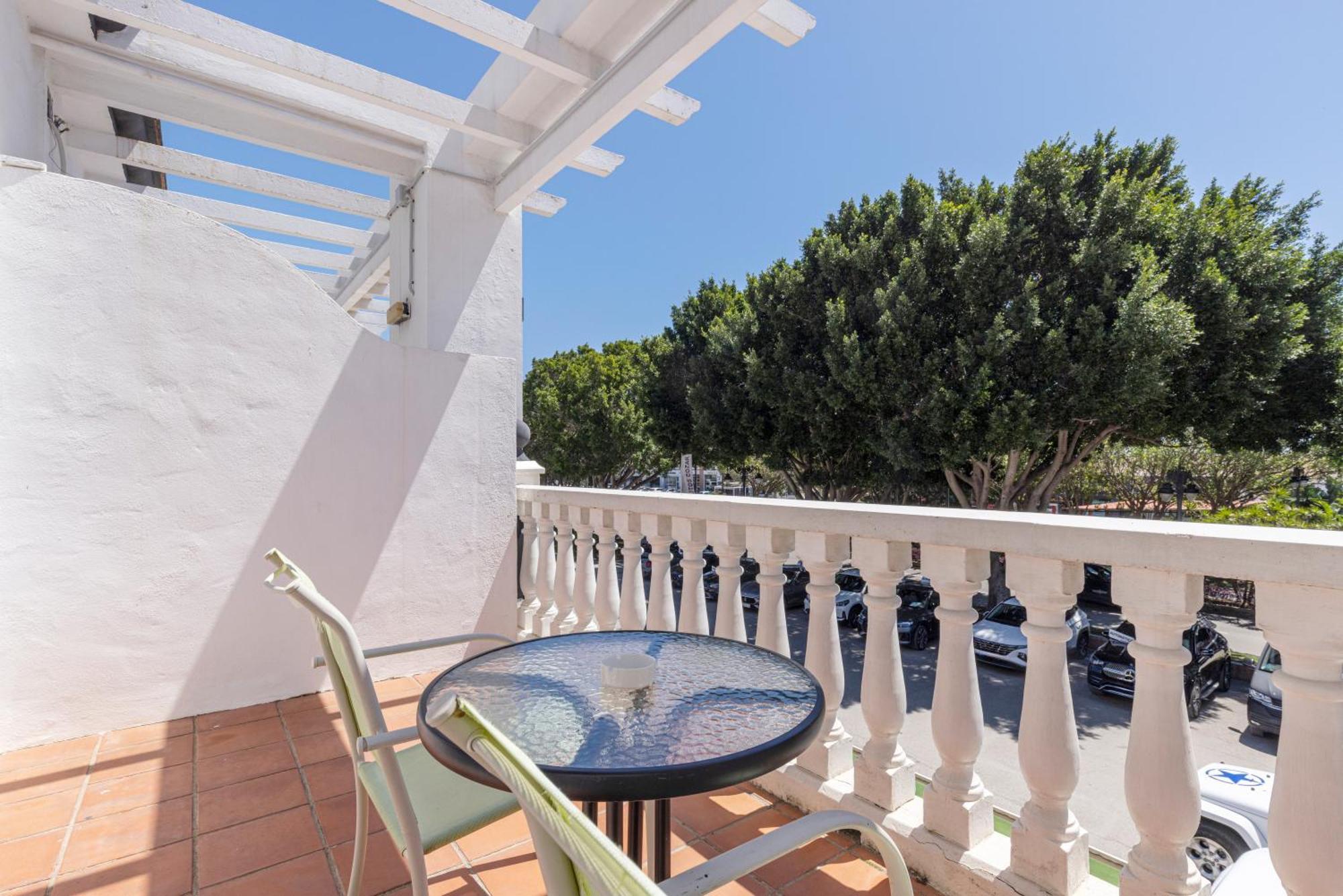 Hostal Puerta Almar Estepona Exterior photo