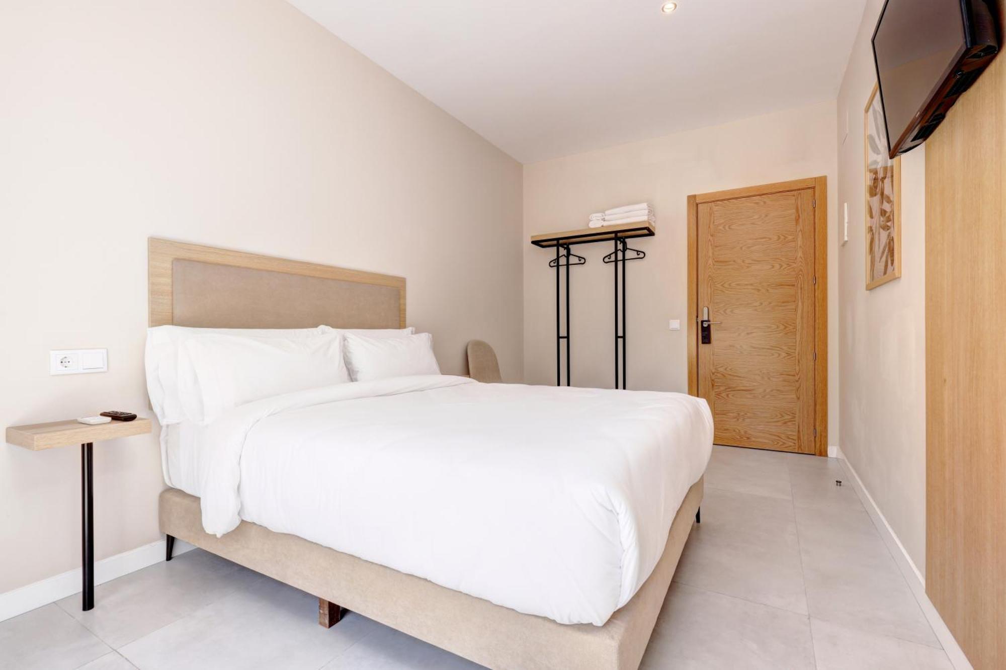 Hostal Puerta Almar Estepona Exterior photo
